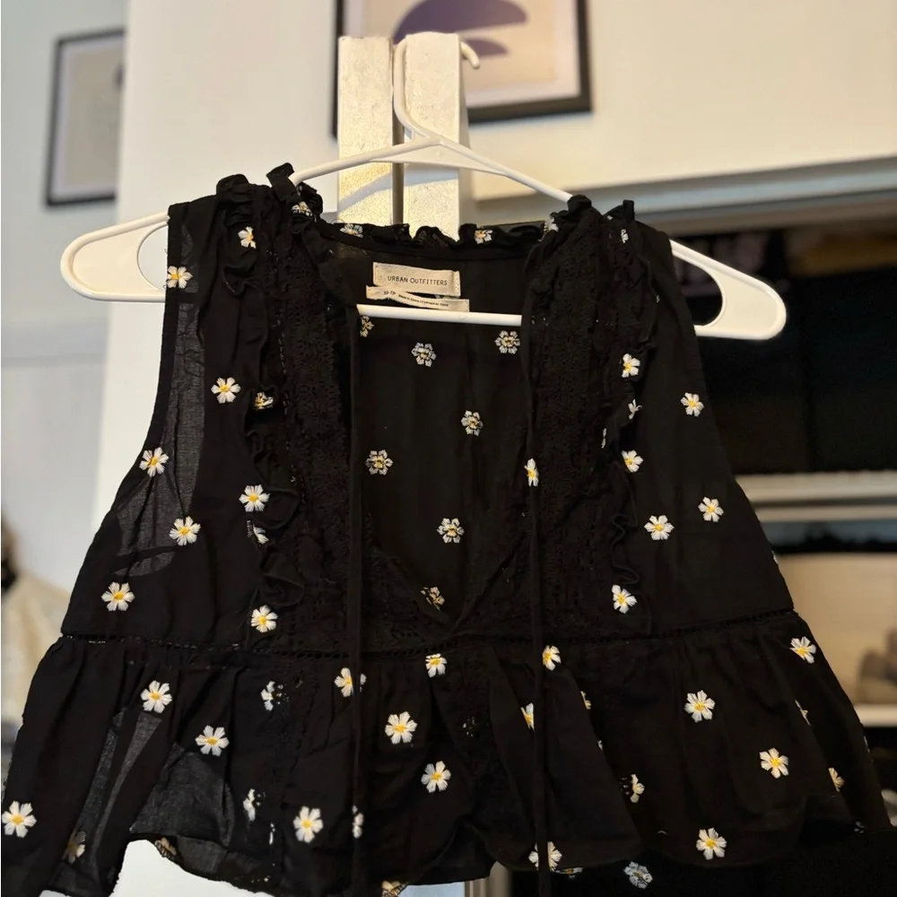 Black Floral Sleeveless Top - Picture 1 of 4
